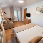 Bed & Breakfast Livada 3*