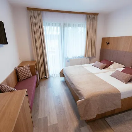 Livada Bed and breakfast 3*