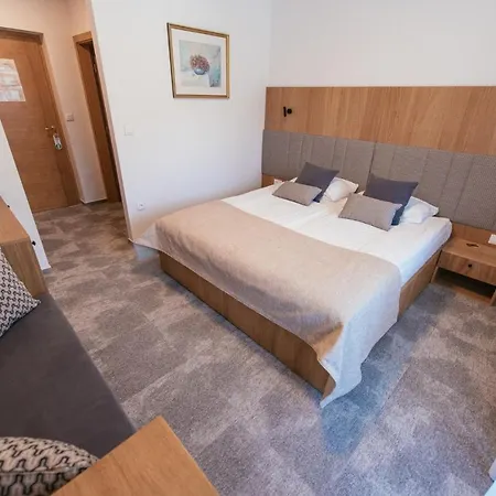 Bed and breakfast Livada 3*