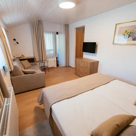 Bed and breakfast Livada 3*